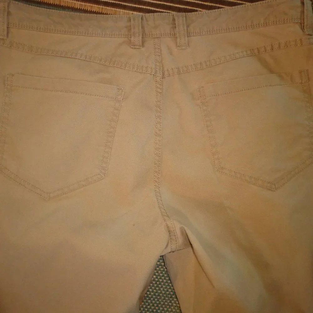 IZOD Saltwater Straight Fit Chino Pants 36W x 32L Khaki Zip/Button Closure